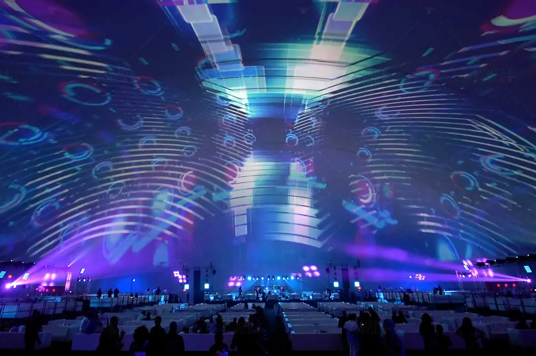 A hand holding a phone with the Avrio USA App displaying an interractive map.